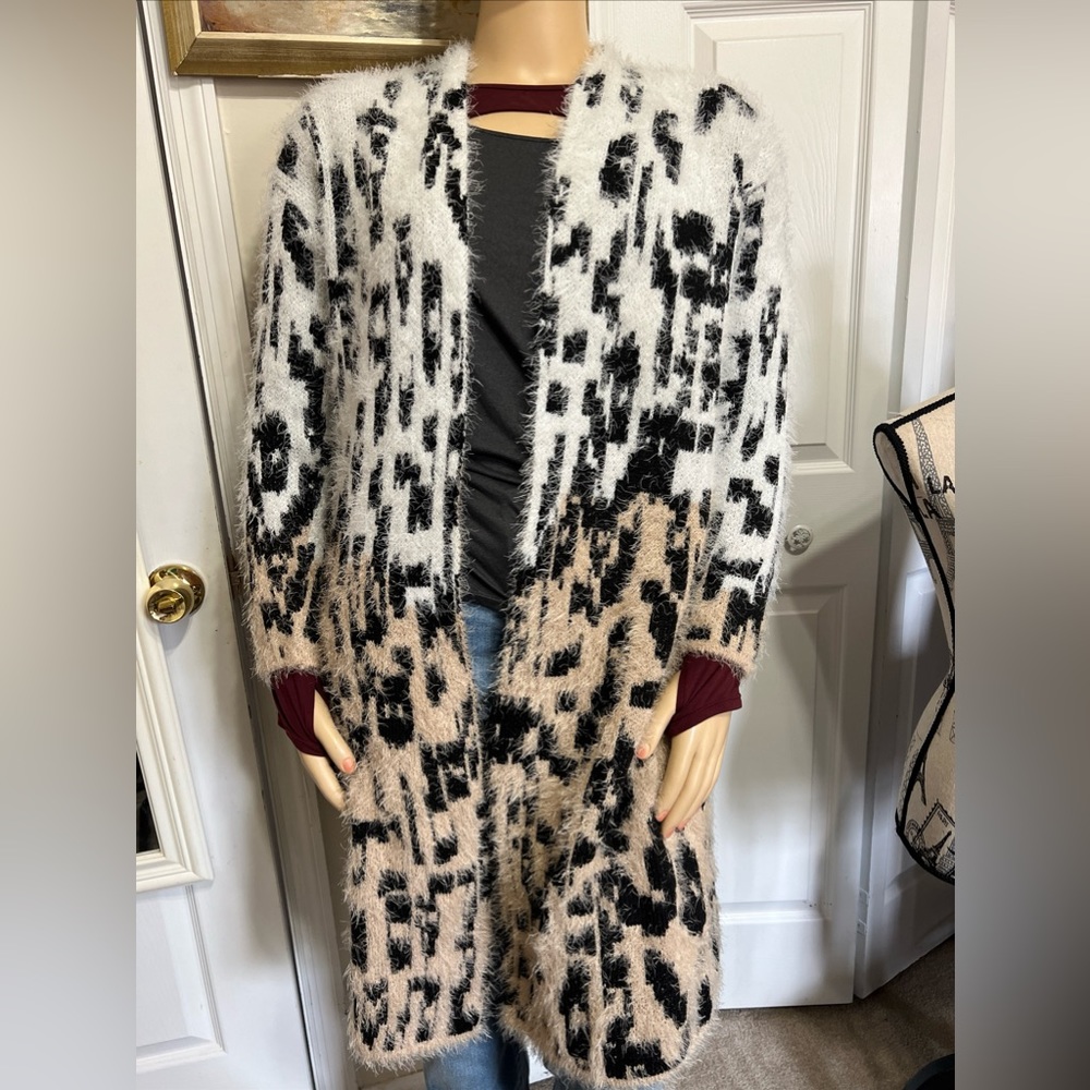 NEW DIRECTIONS Size Med long Open Sweater Animal Print